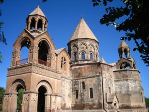Etchmiadzin_cathedral.jpg